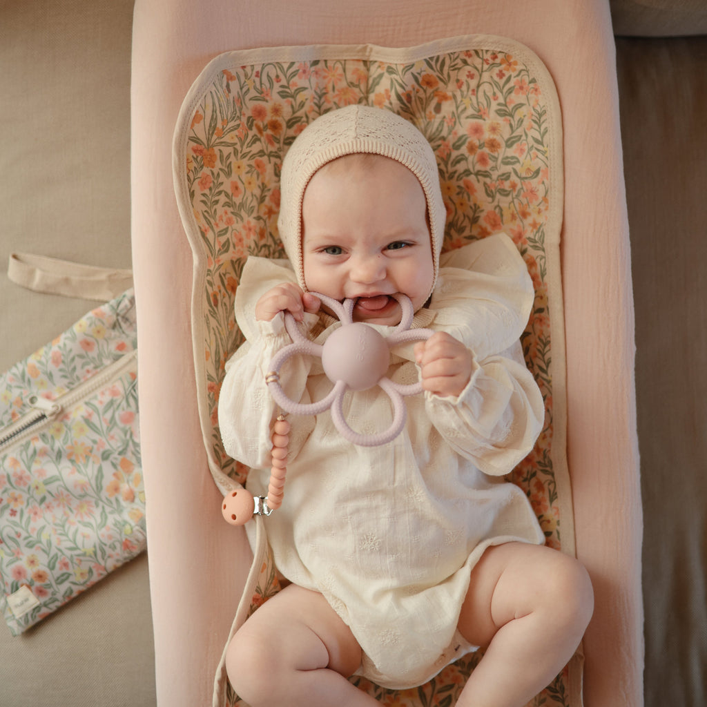 Daisy Rattle Teether - Mushie