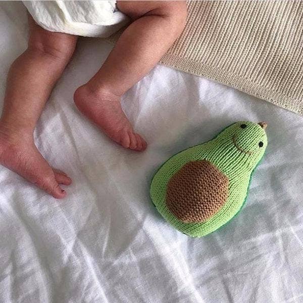 Juguete orgánico para bebés: sonajeros de aguacate (hechos a mano)