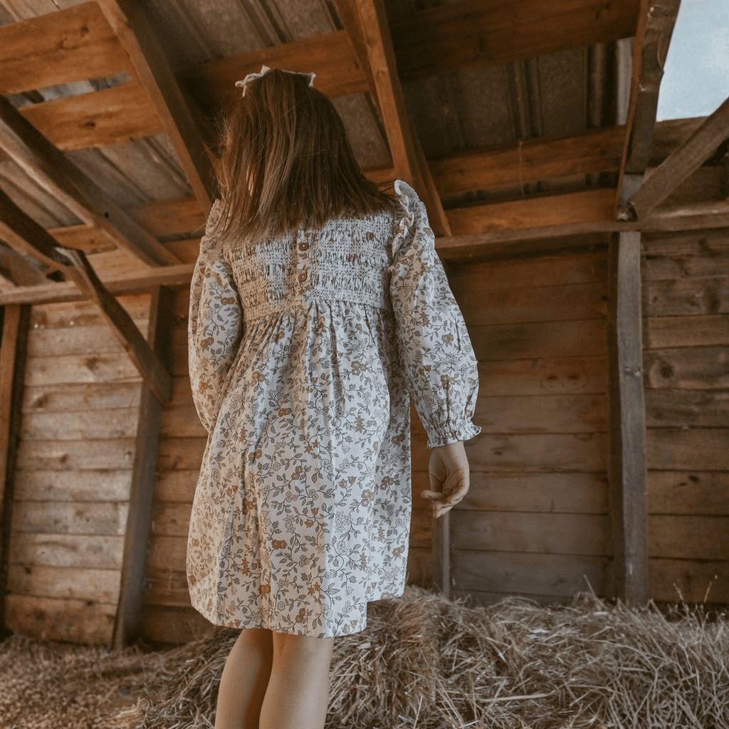 Vestido orgánico con volantes y nido de abeja - Hiedra