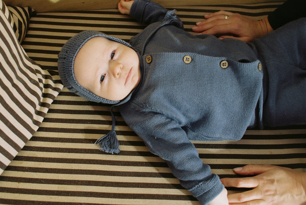 El bebé con gorro de gnomo