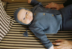 El bebé con gorro de gnomo