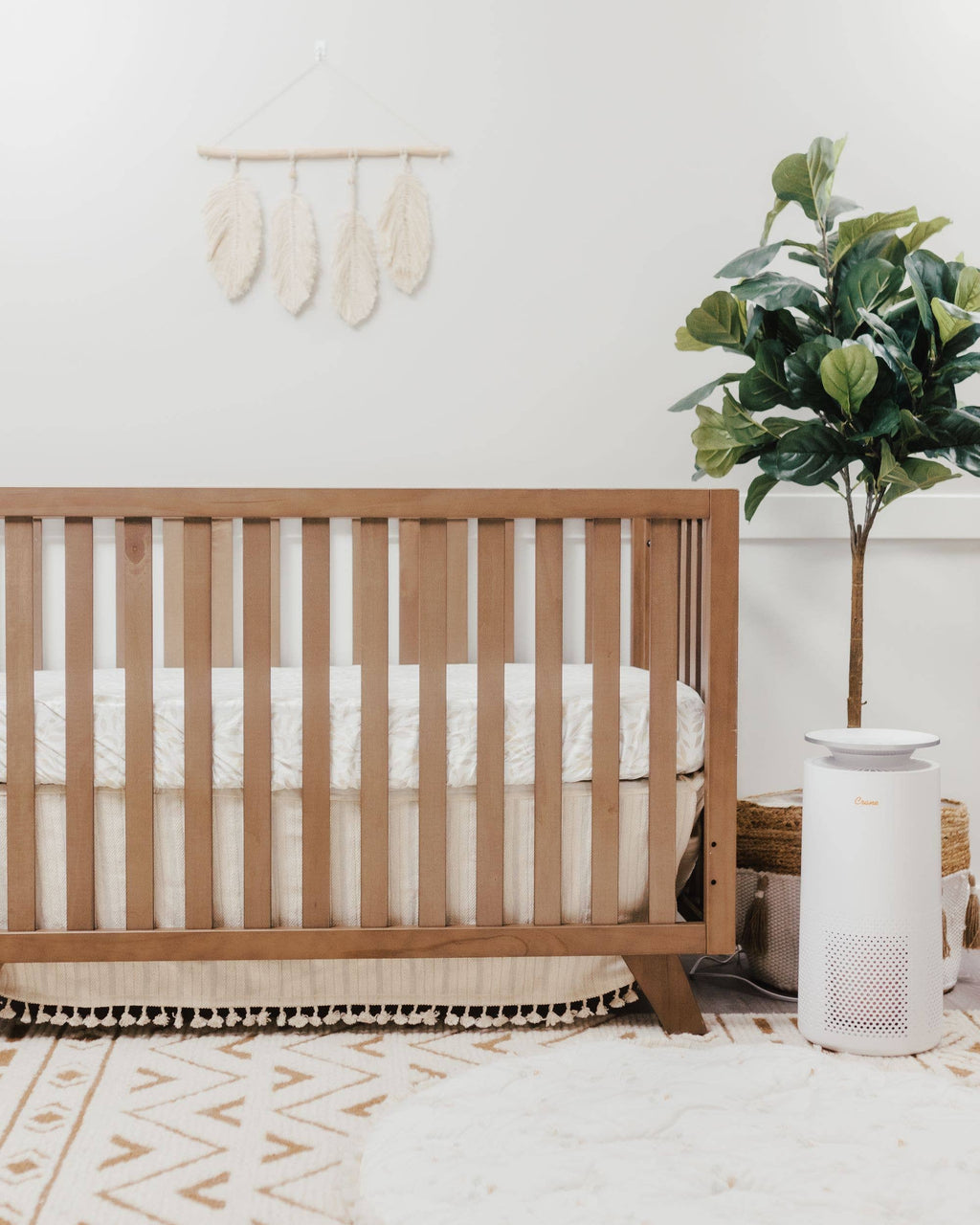 Faldón para cuna con flecos estilo boho natural