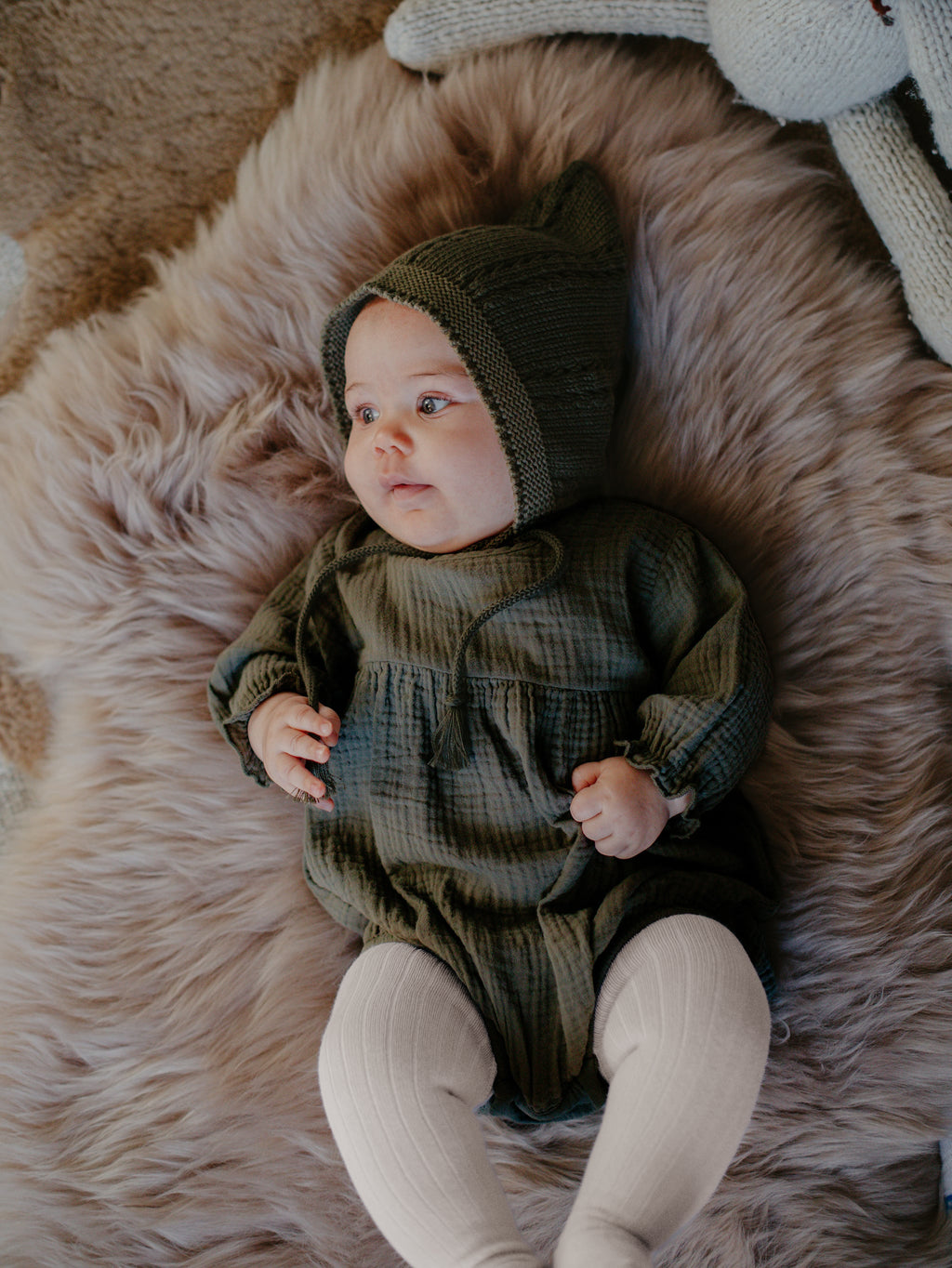El bebé con gorro de gnomo