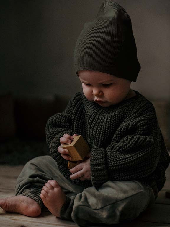 El gorro de punto para bebé
