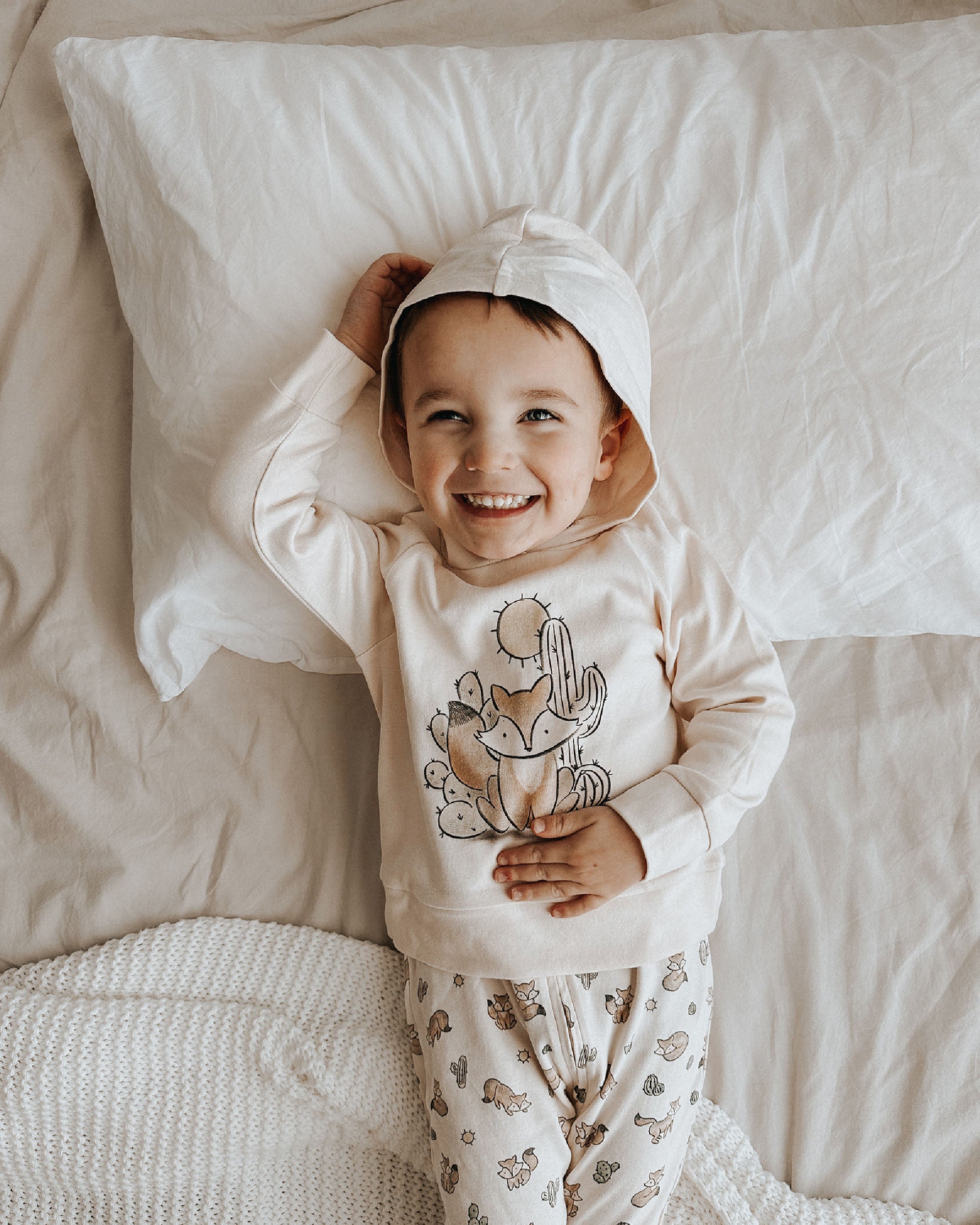 Little Fox Graphic | Kids' Organic Raglan Hoodie