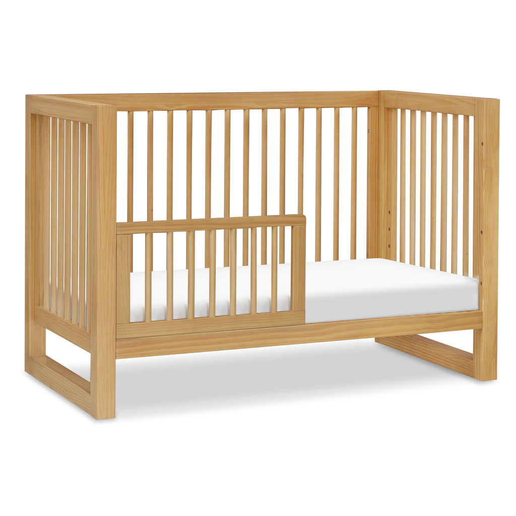 Cuna convertible 3 en 1 Nantucket con kit de conversión para cama de niño pequeño