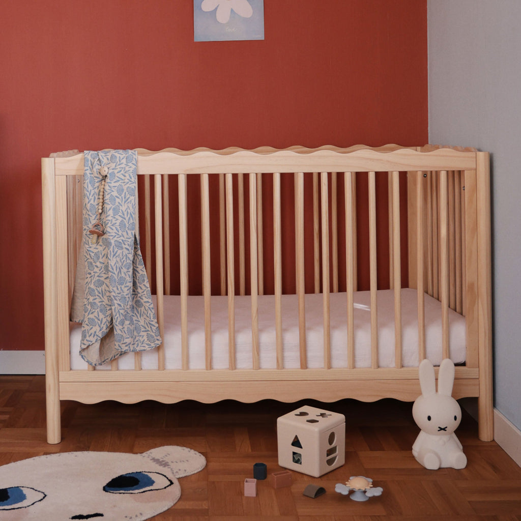 Cuna convertible 4 en 1 Swell con kit de conversión para cama de niño pequeño
