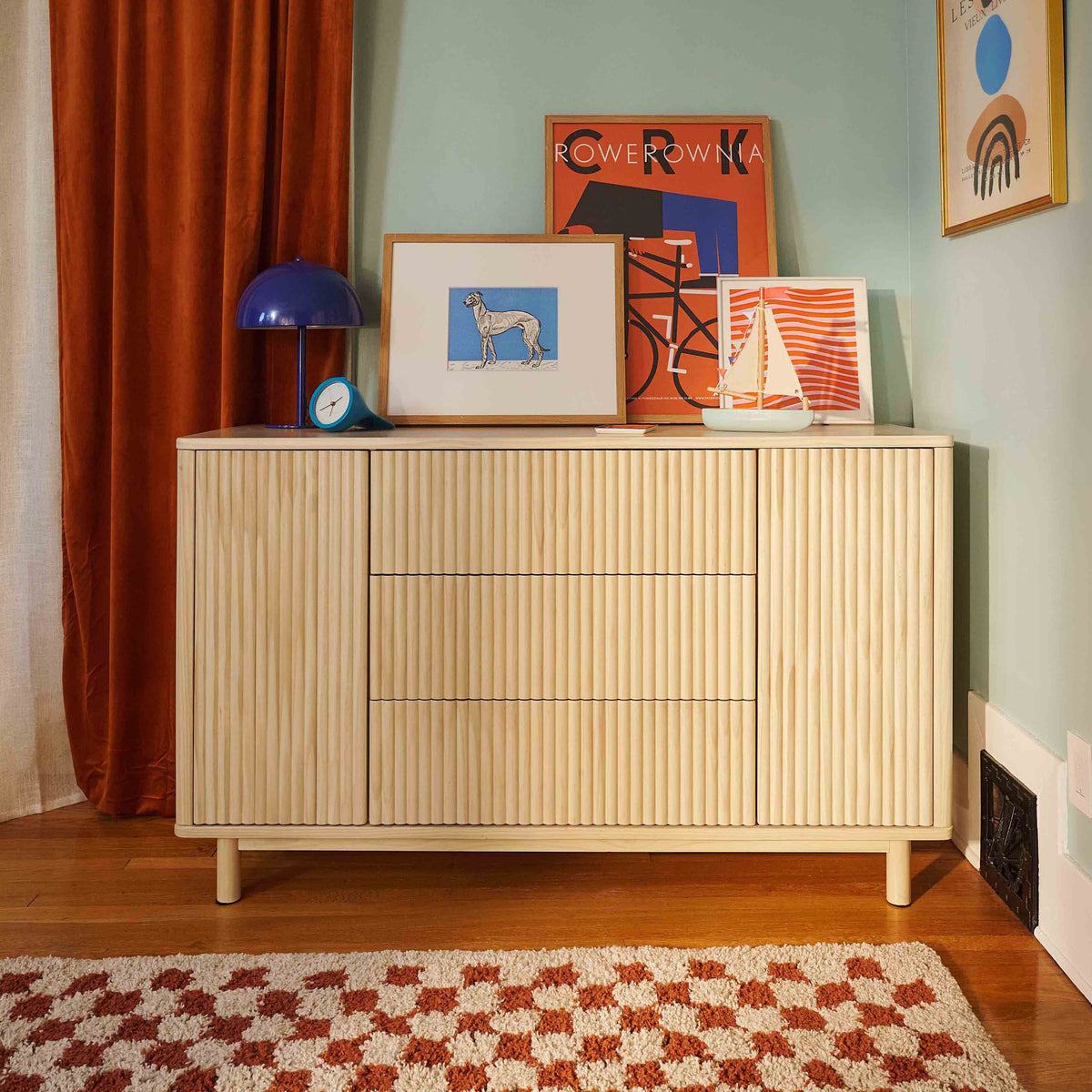 Cómoda ensamblada Pogo Tambour extra ancha (58")
