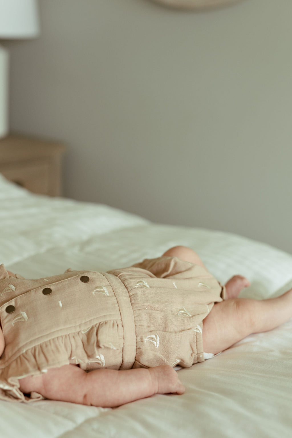 Oatmeal Sailboat | Organic Muslin Ruffle Bodysuit