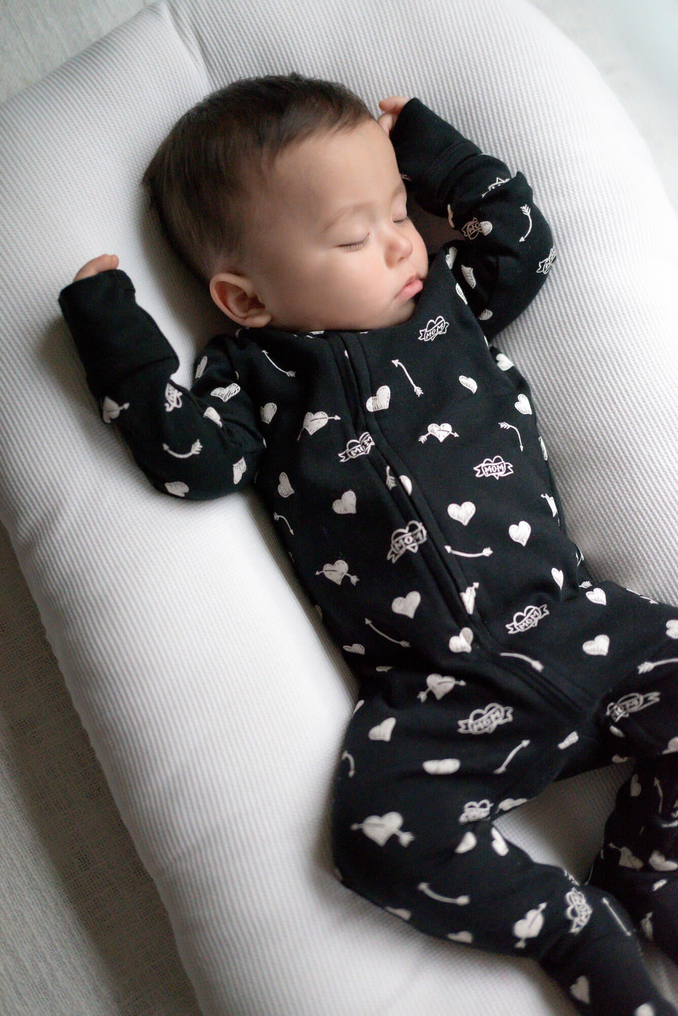 Mom Heart | Organic Zipper Footie