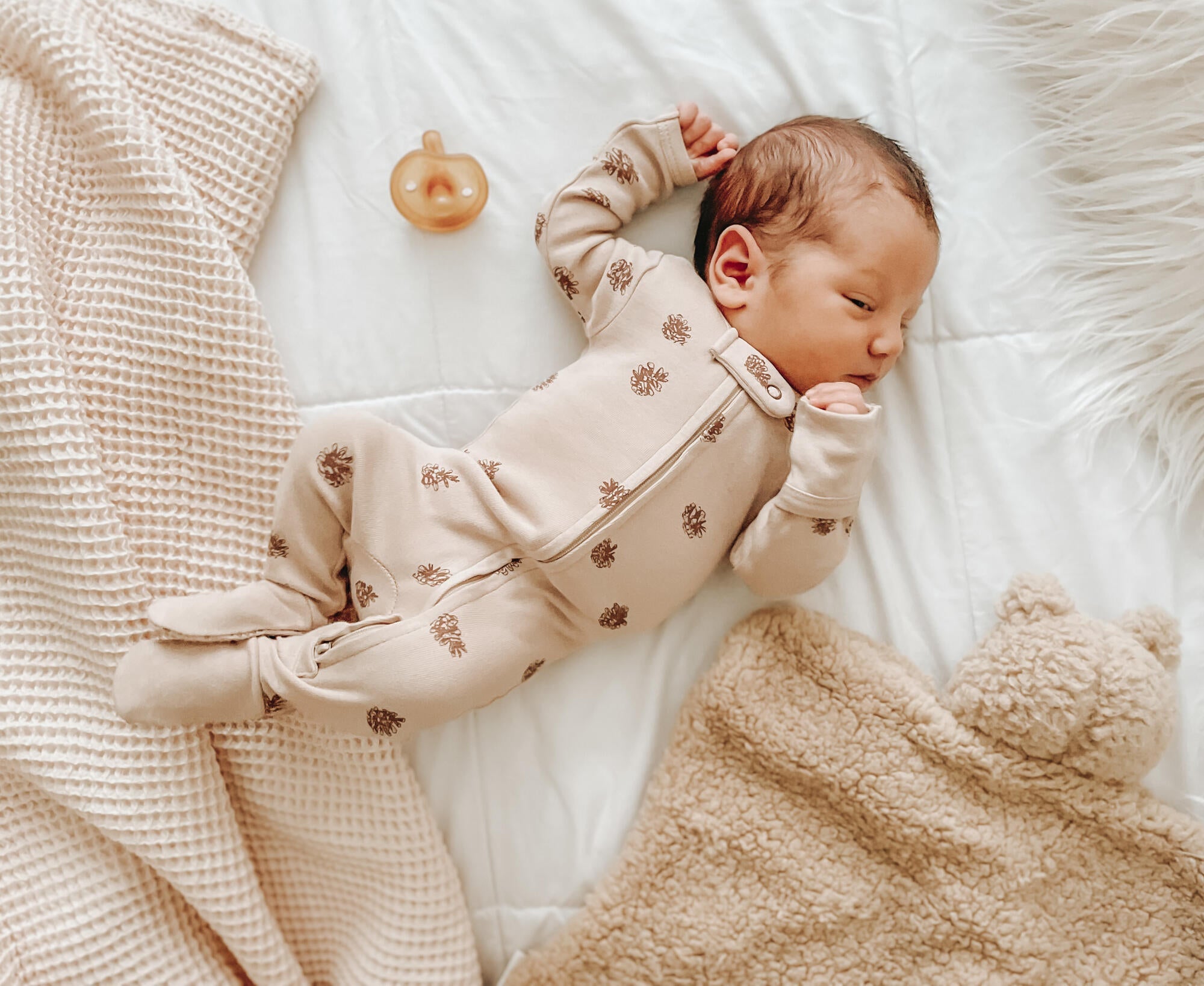 Oatmeal Pinecone | Organic Zipper Footie