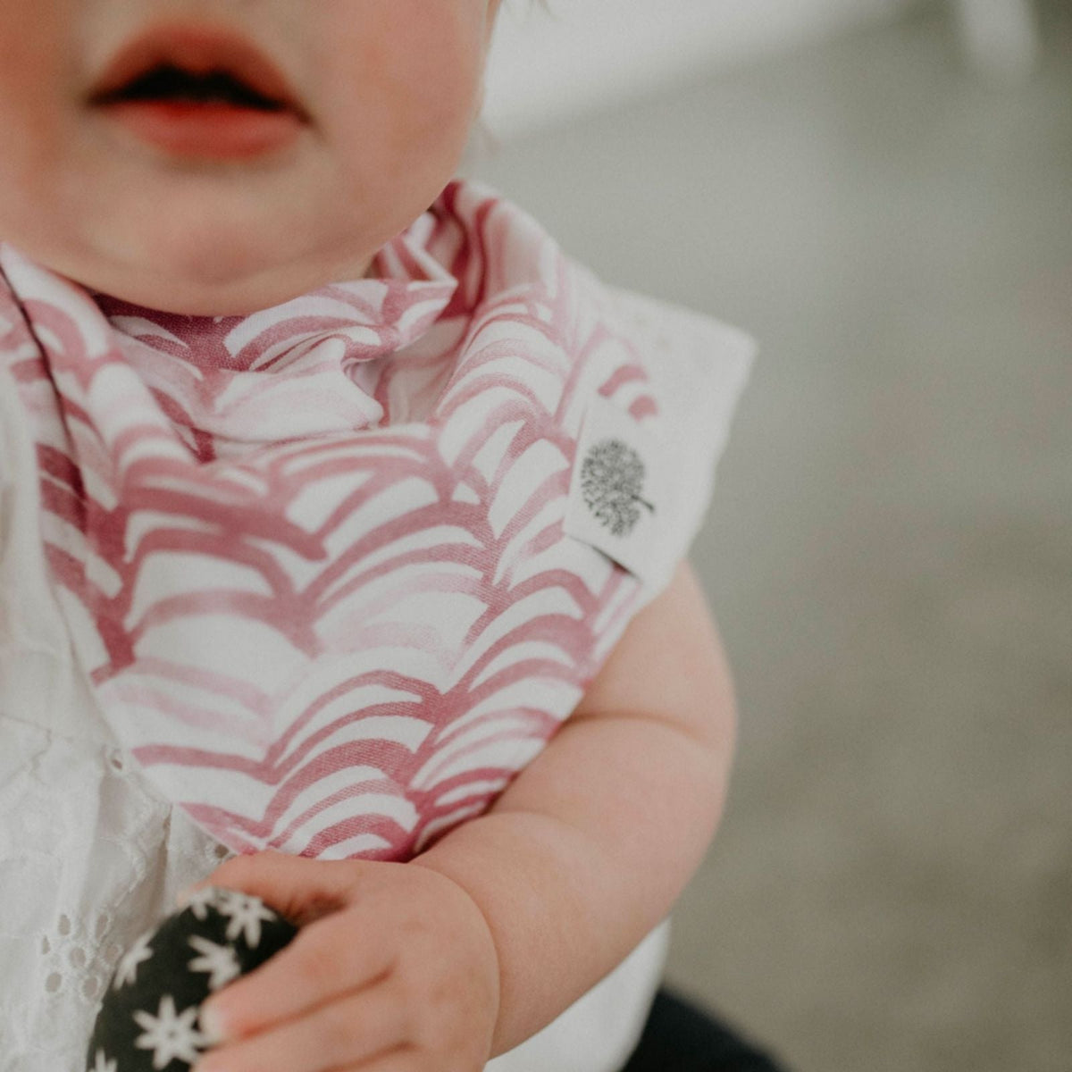 Set de baberos tipo bandana, color rosa (paquete de 8)