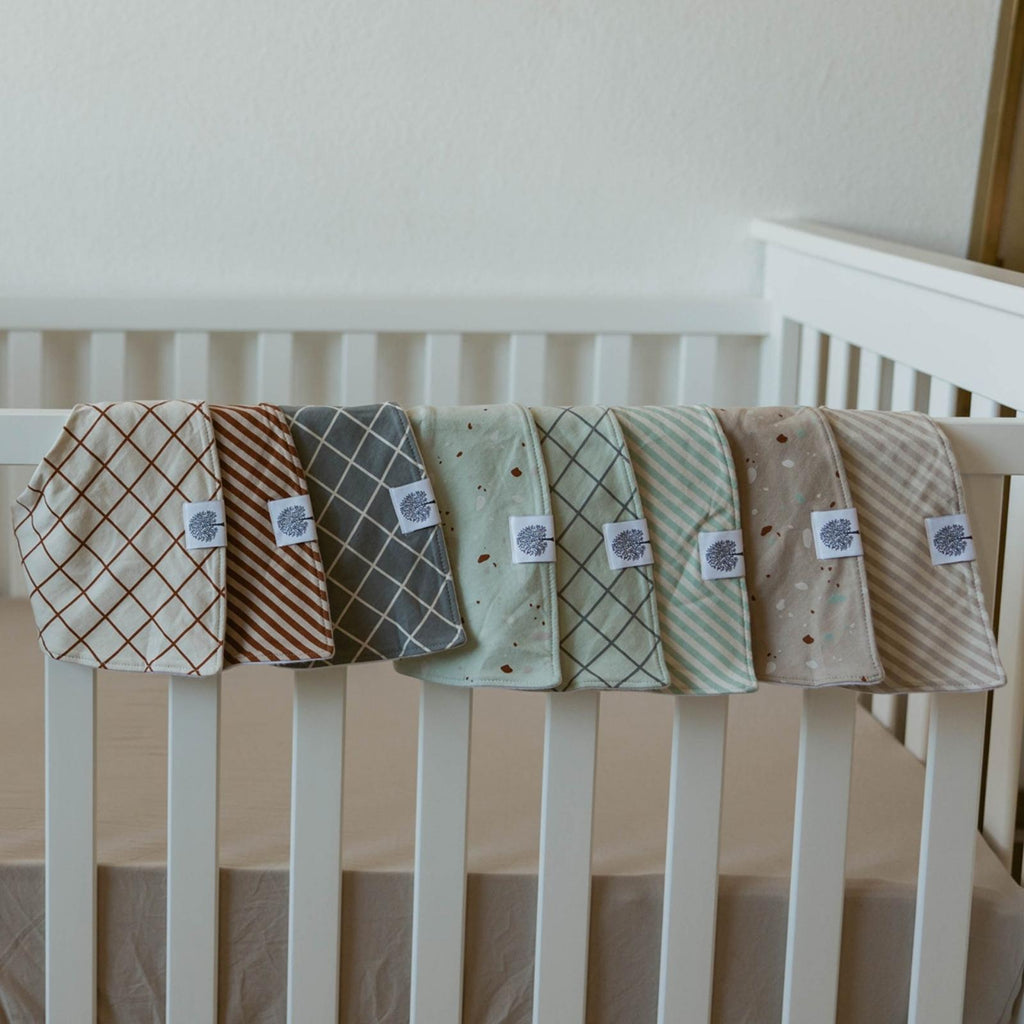 Set de baberos tipo bandana (paquete de 8)