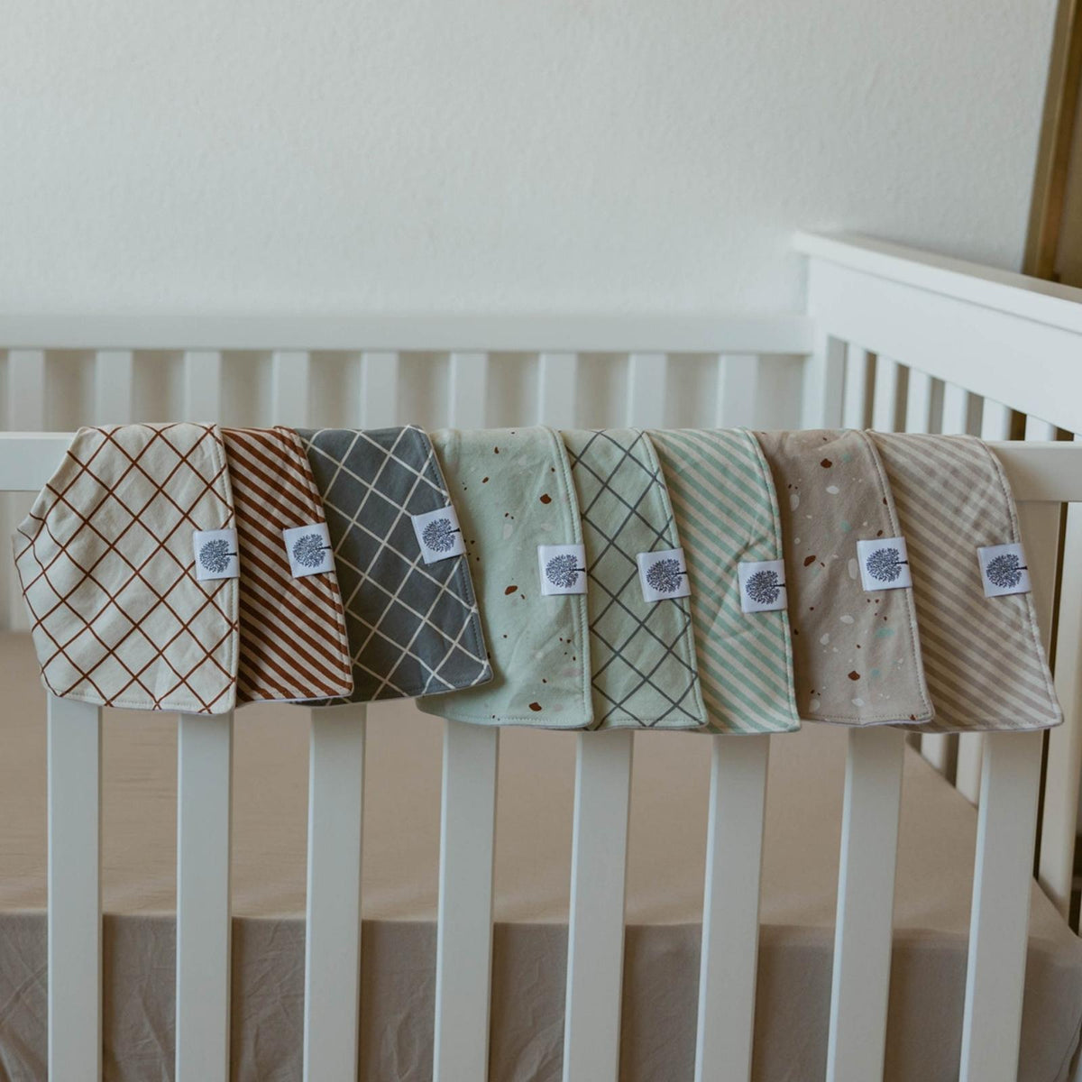 Set de baberos tipo bandana (paquete de 8)