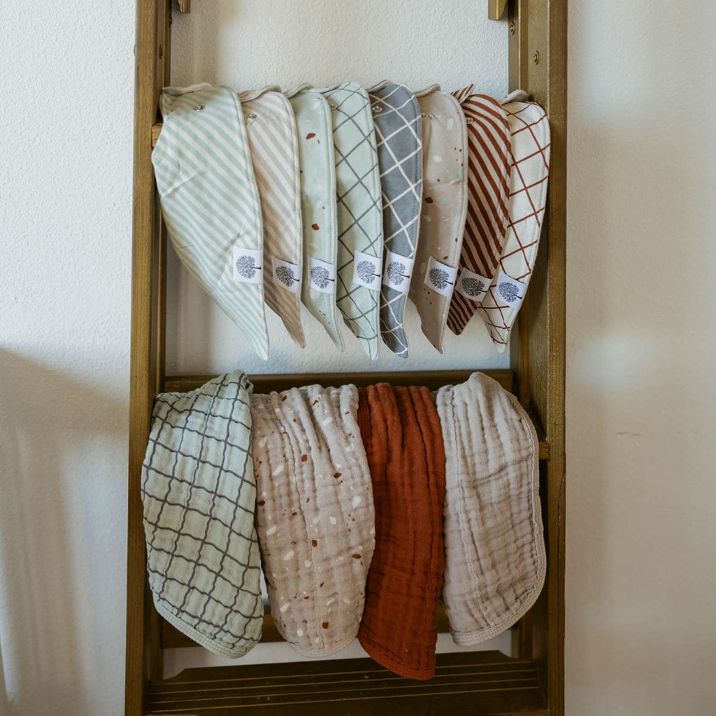 Set de baberos tipo bandana (paquete de 8)