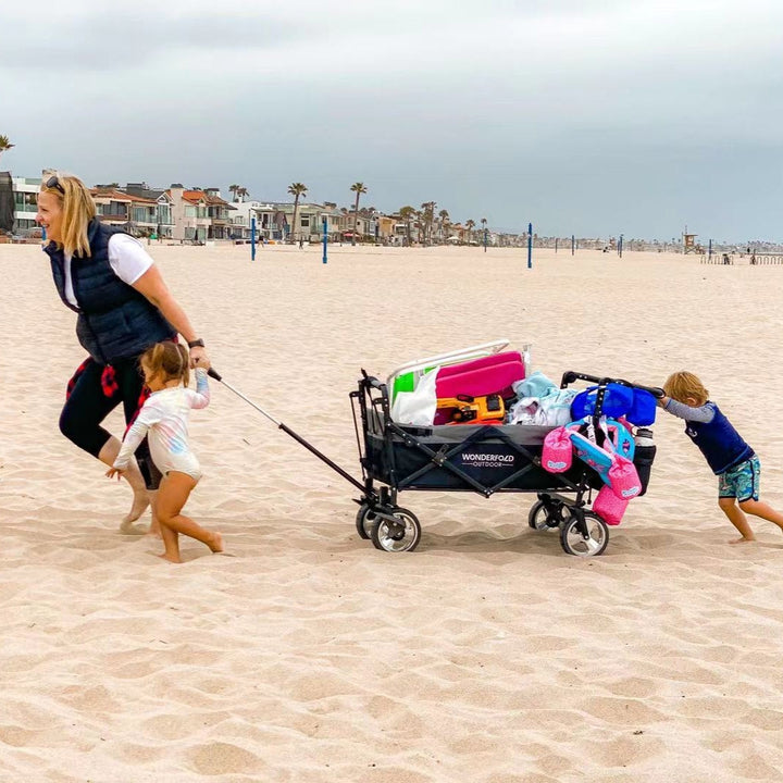 WONDERFOLD — mom pulling a wagon on the beach with kids