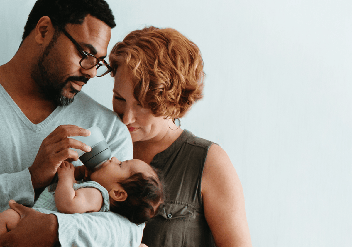 Parents bottle-feeding their baby with a Nanobébé bottle