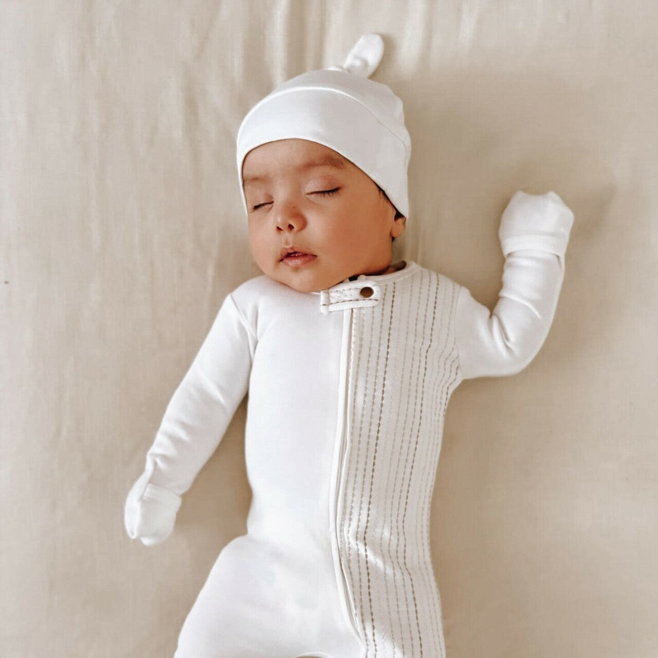 White | Organic Knotted Hat