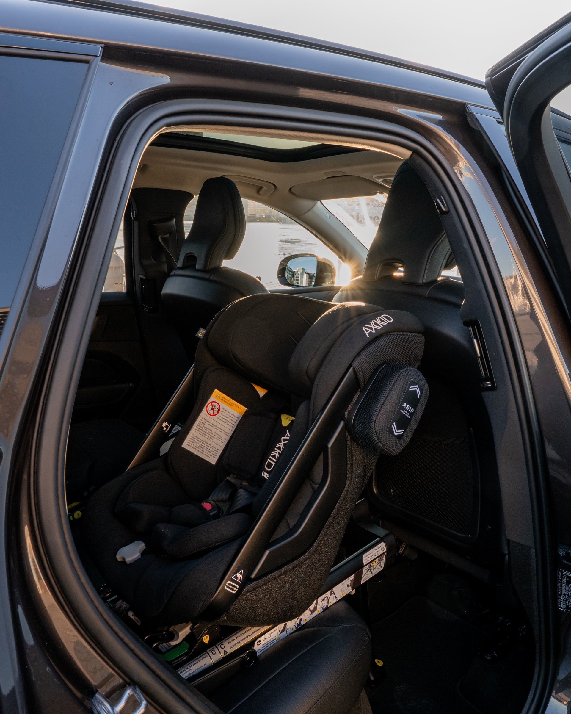 Axkid ONE 3 installed rear-facing in a vehicle