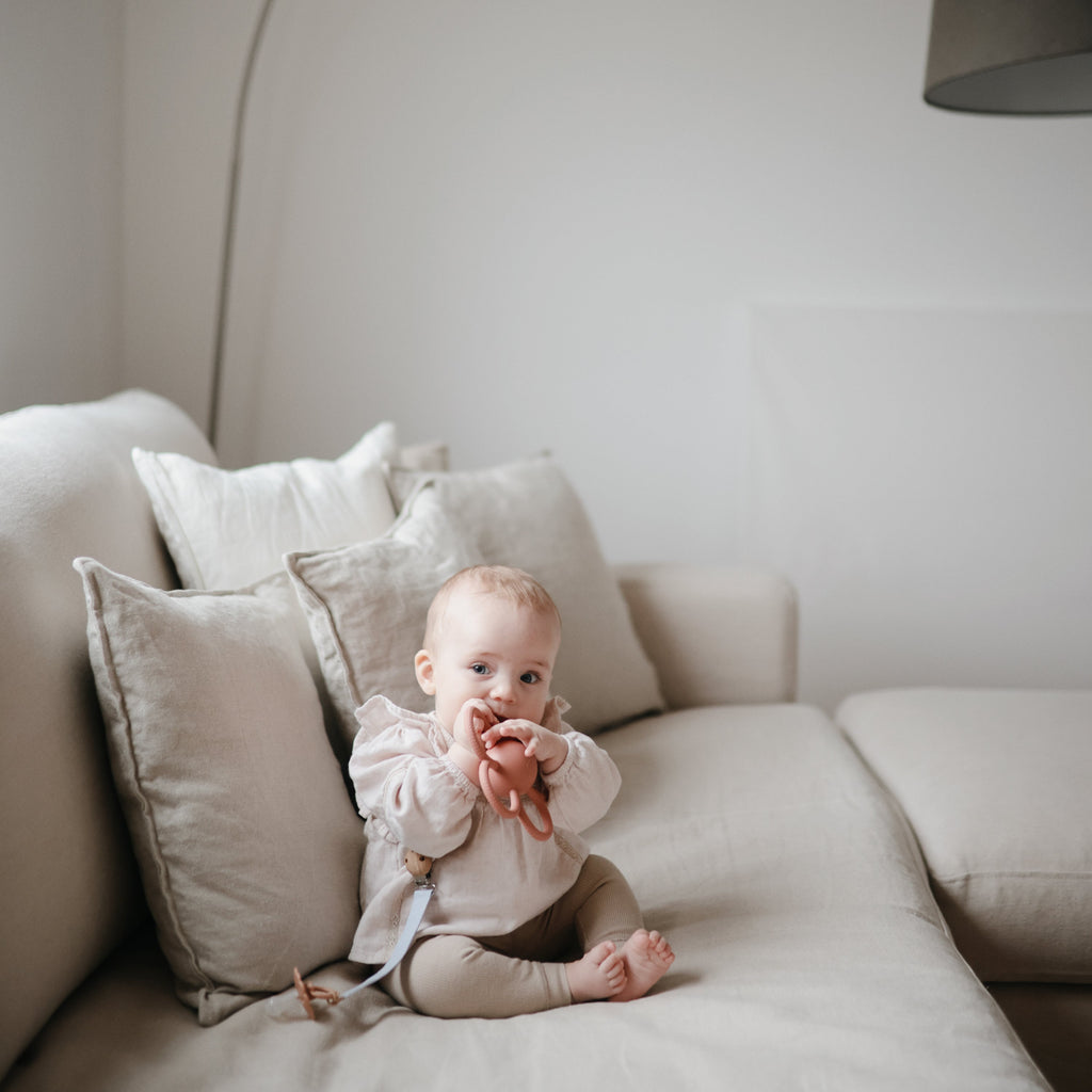Daisy Rattle Teether - Mushie