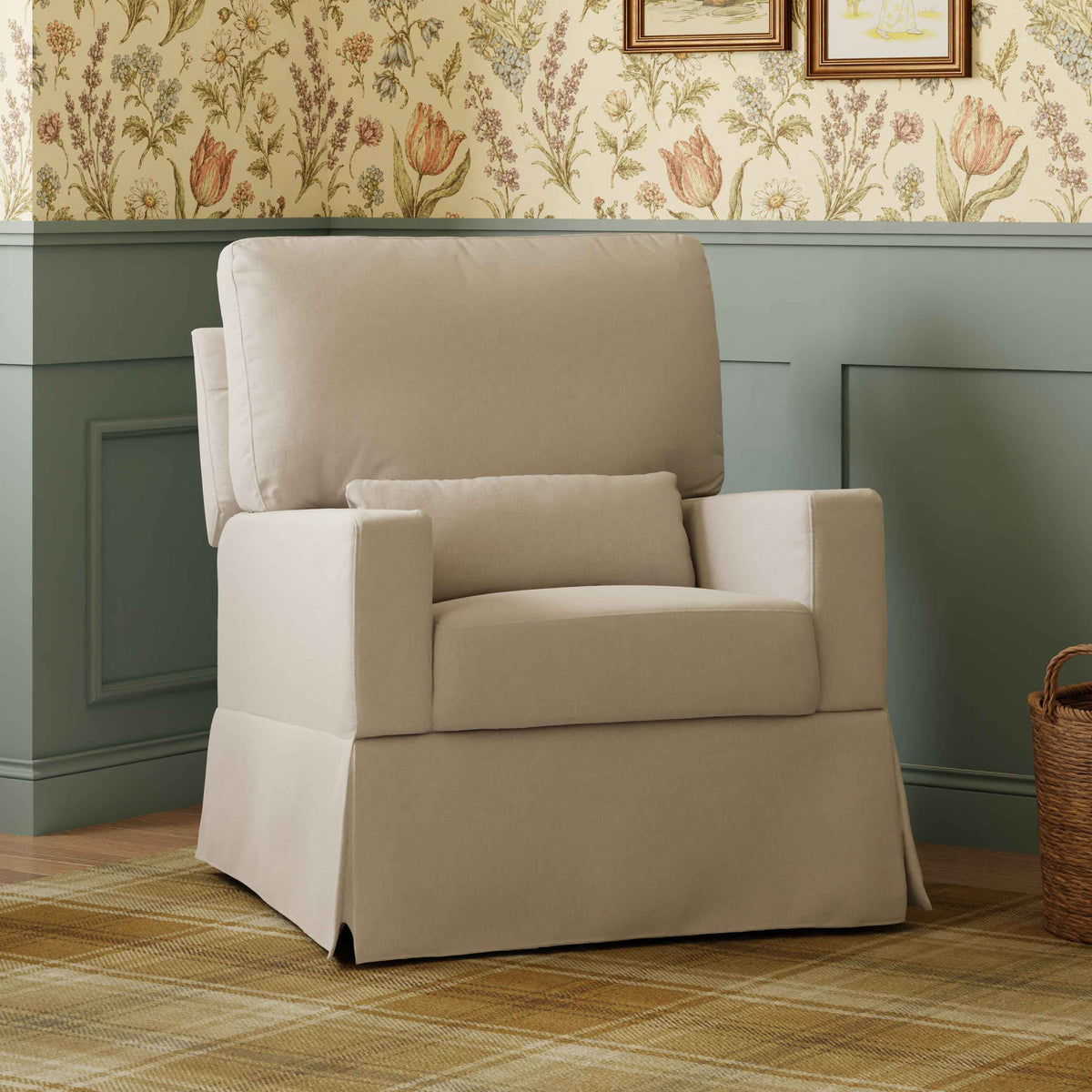 Sillón giratorio y mecedora Crawford con respaldo de almohada